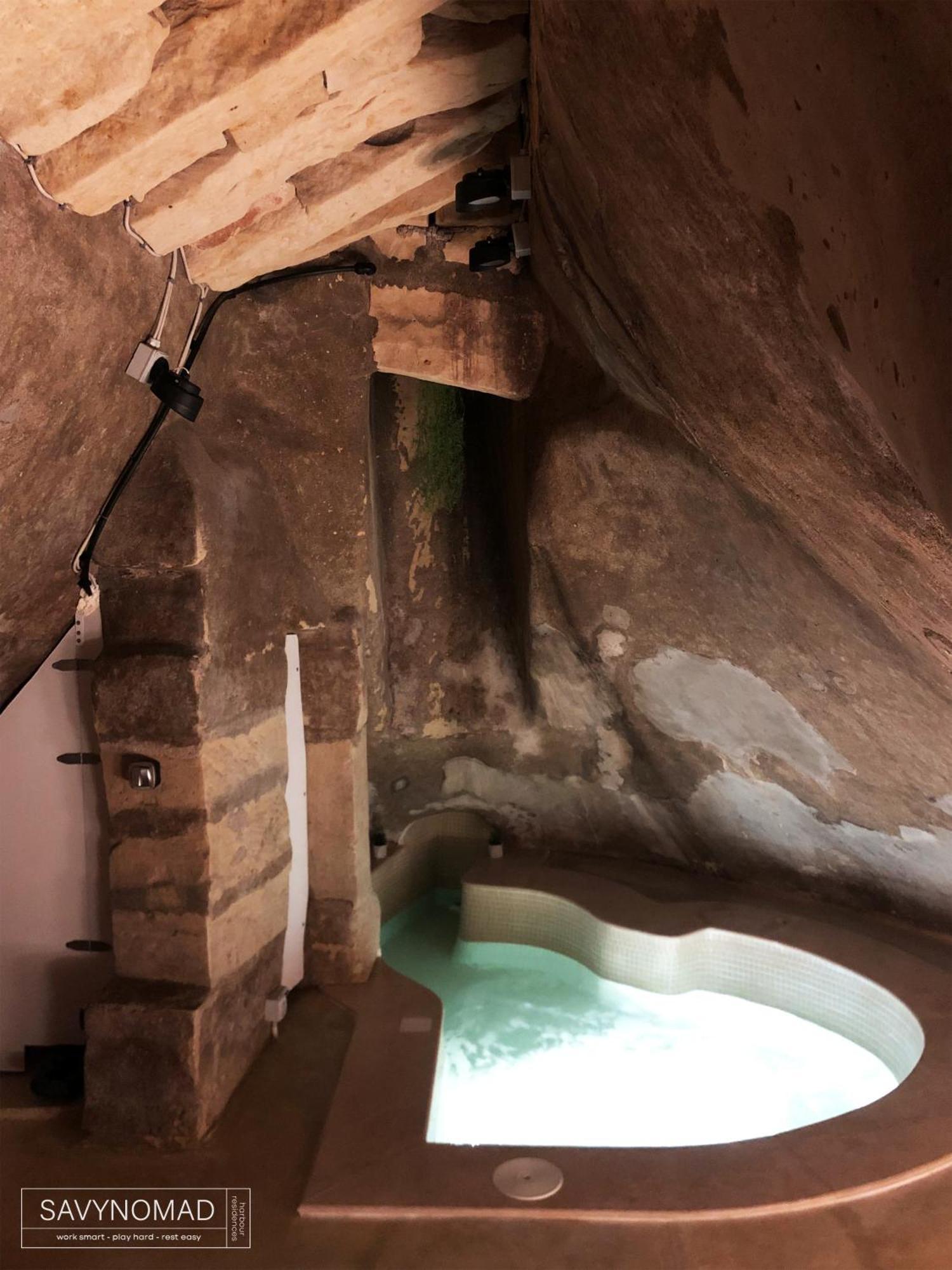 Wave 24 Savynomad Harbour Residence & Private Spa Cave La Valeta Exterior foto